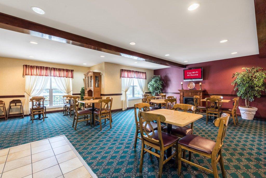 Red Roof Inn & Suites Knoxville East Exterior photo